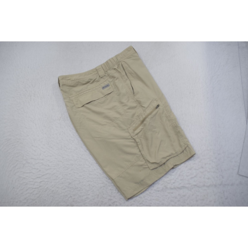 Columbia Cargo Fishing Shorts Beige 100% Nylon Flat Front Mens Size 40 x 10"